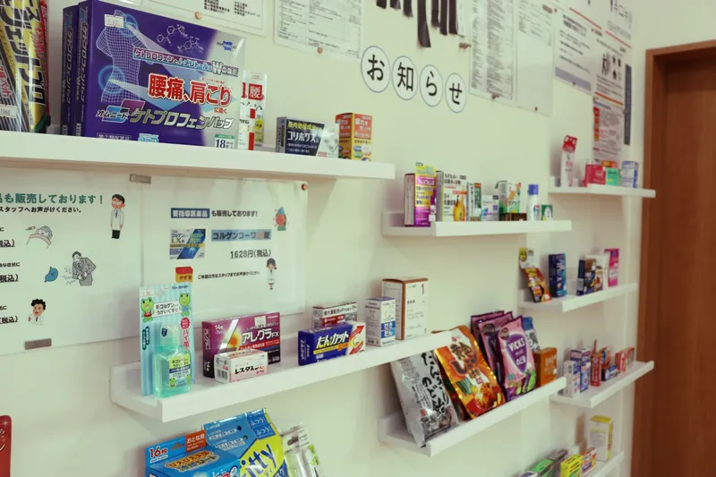 店内の市販薬コーナー